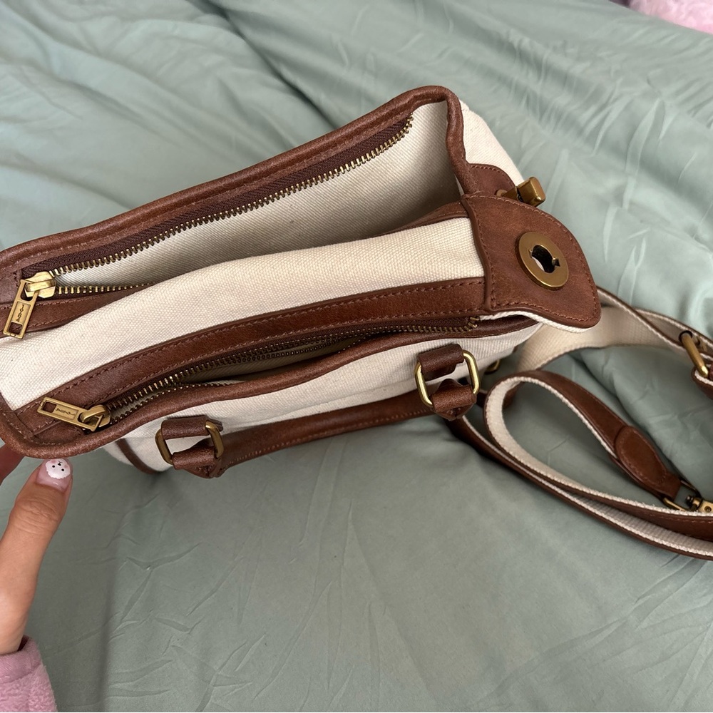 Brandy Melville purse with gold hardware buckles - Picture 8 of 8